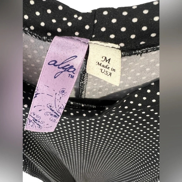 So pretty and soft flowy black and white polka dot dress in like new conditionβ - Picture 3 of 3